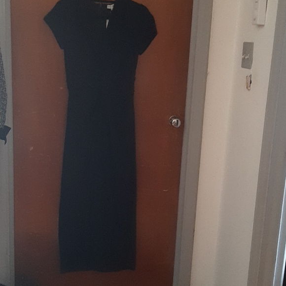 Dresses - Picture 2 of 5